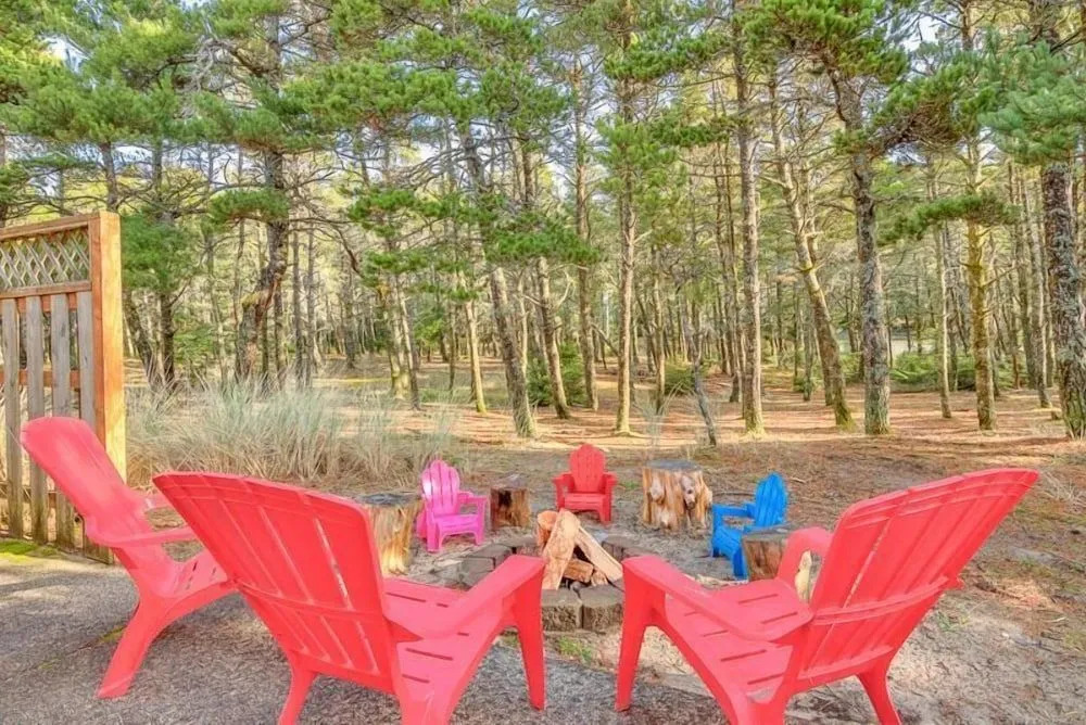 Charming Escape with Hot Tub and Game Amenities - Delightful Family Haven