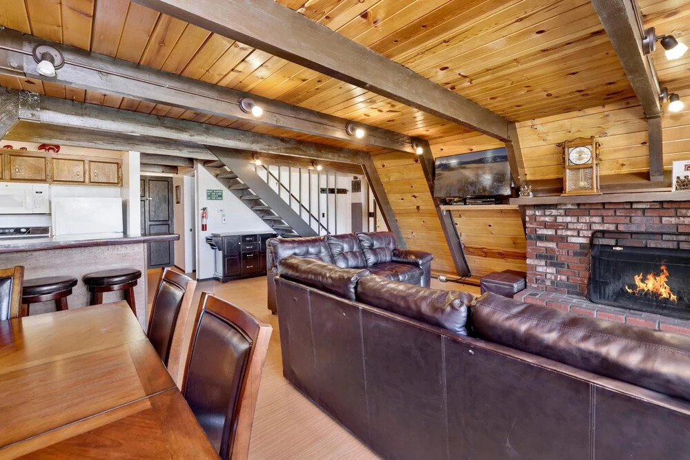 1632 - Meadow View Chalet by RedAwning