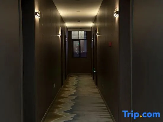 Xiangcheng Bamus Mountain Grand Hotel