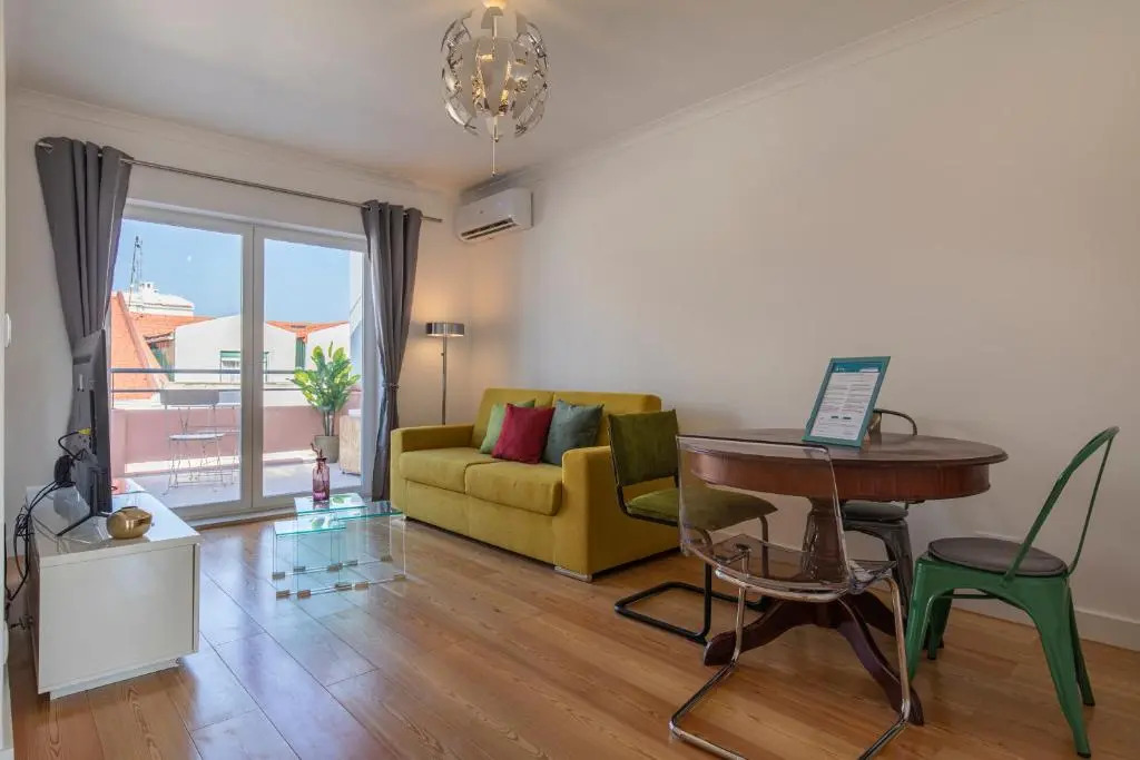LovelyStay - Sunny 1BDR Apartment W/Terrace