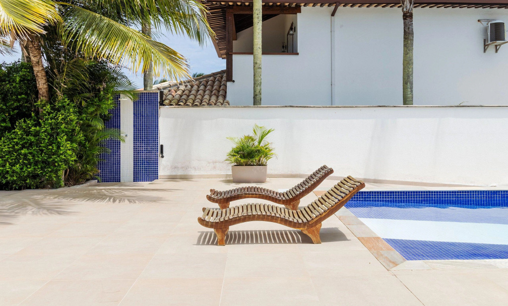 Mansão Pé na Areia da Ferradura Por Luxury Rentals