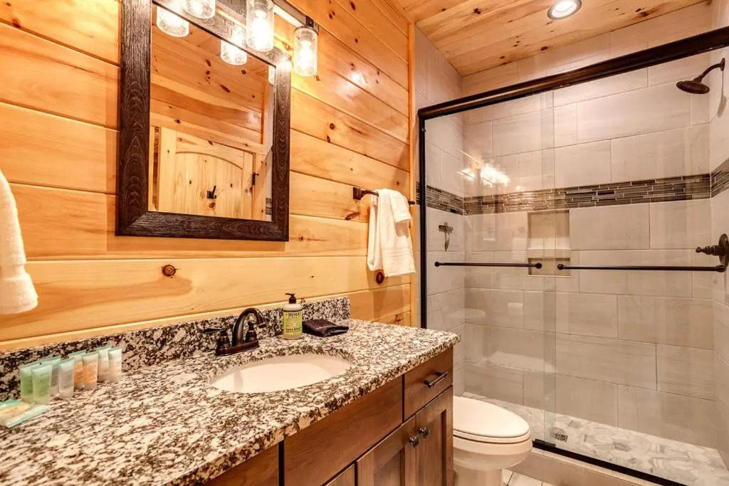 4 Bedroom Cabin for 14