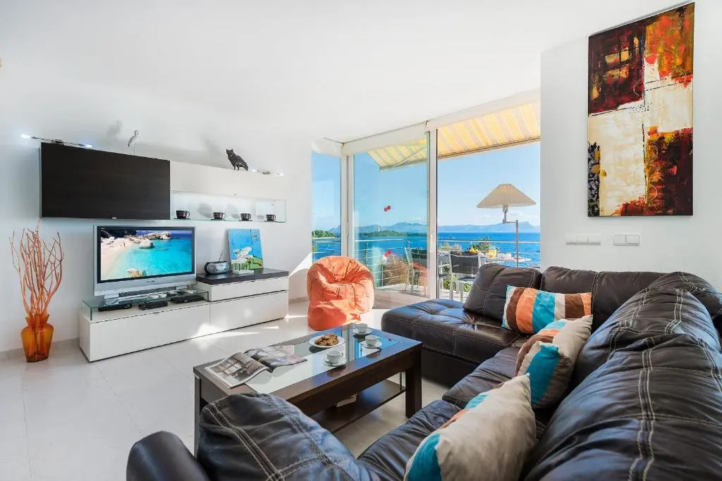 Vistafar - Private Pool & Only 50m to the Sea