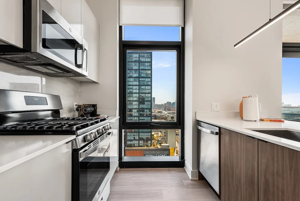Fulton Market Group Hub 2 Units Walk to Dining