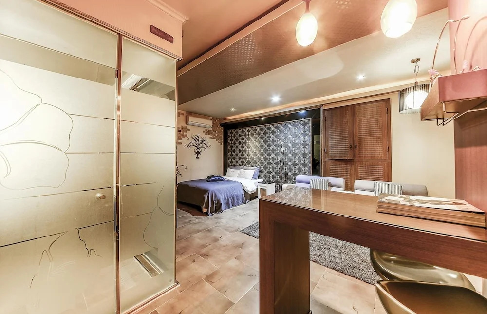 S Hotel