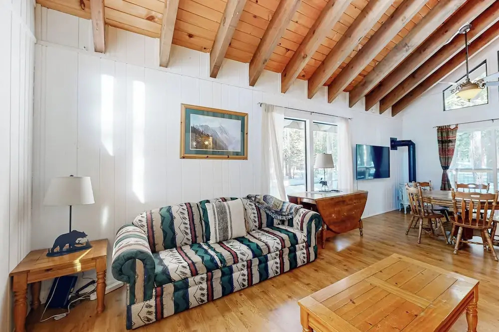 < 2 Mi to Tahoe Donner Ski Resort: Serene Retreat