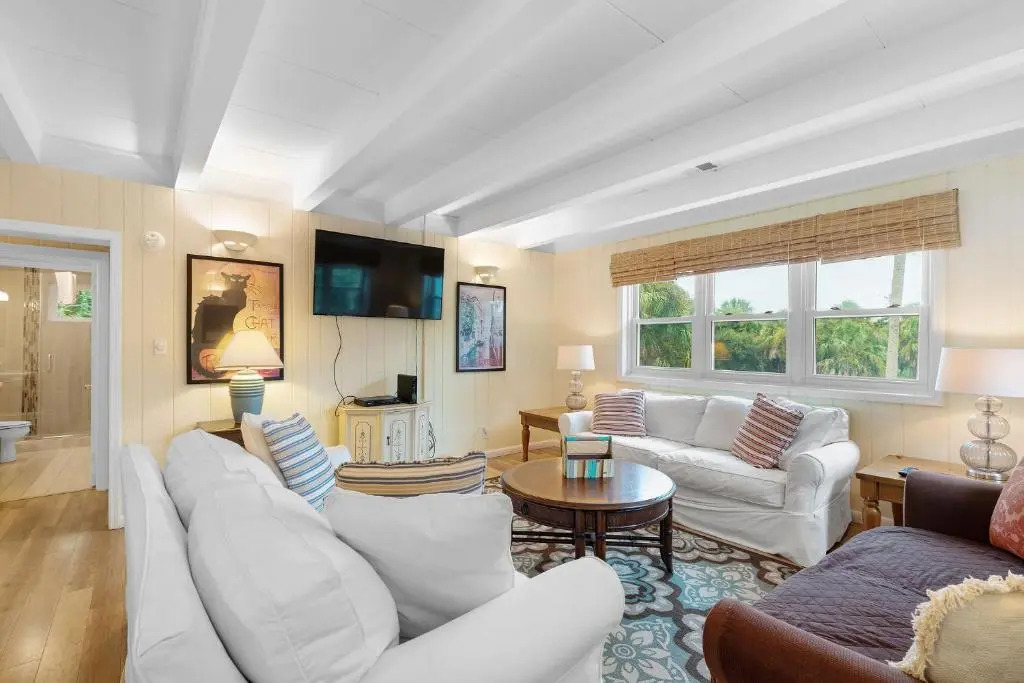 612 E Ashley - Shore Beats Work - 4 Bedrooms