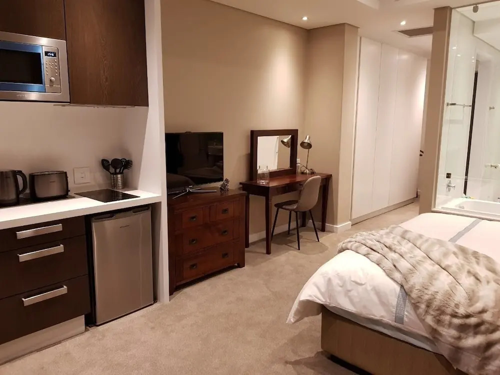 Sandton Skye Unit 702
