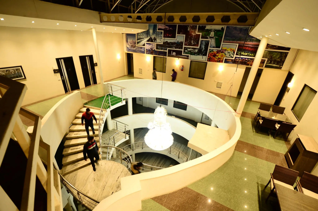 Hotel Aksa Srinagar
