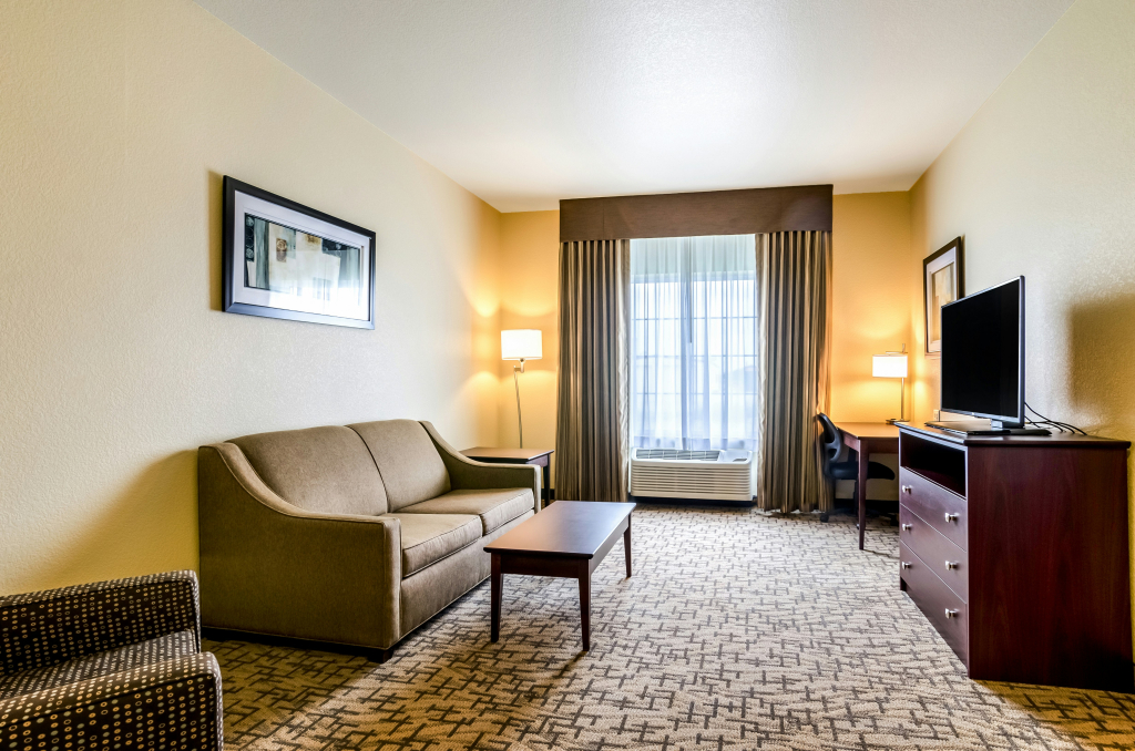 Cobblestone Hotel & Suites - McCook