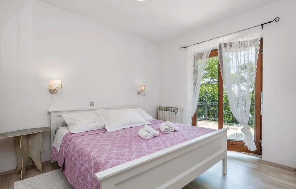 Awesome Home in Matulji with Hot Tub, WiFi & 2 Bedrooms