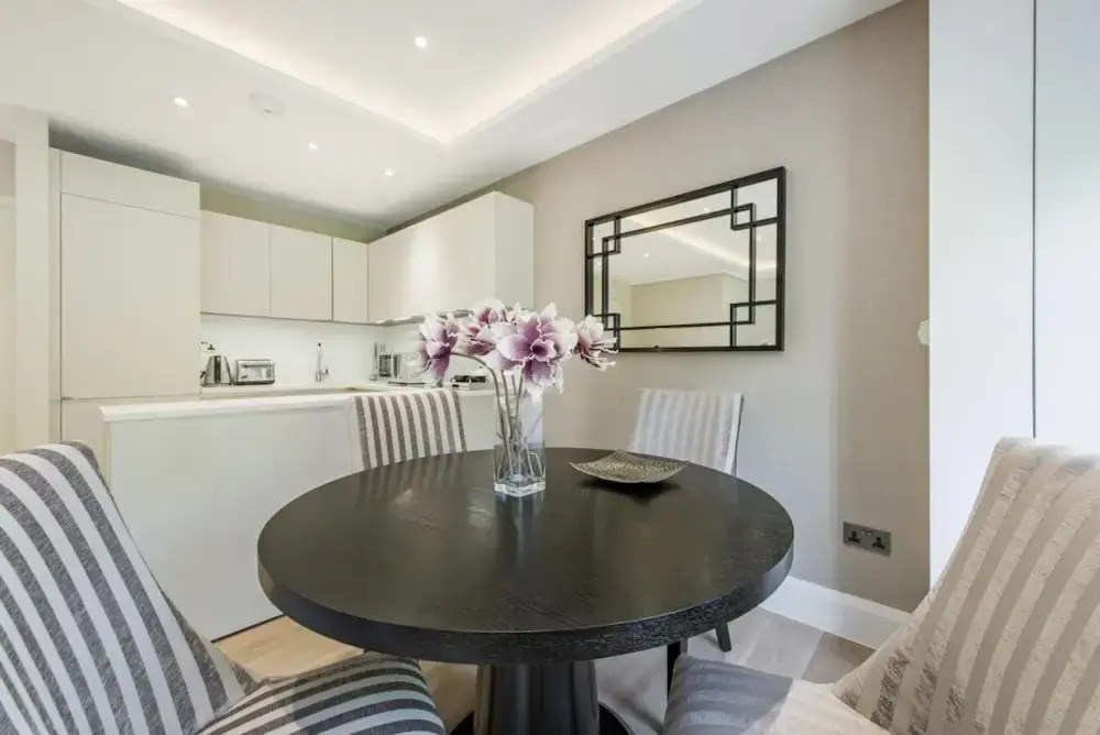 Luxury 2 Bedroom Apartment Near Hyde Park