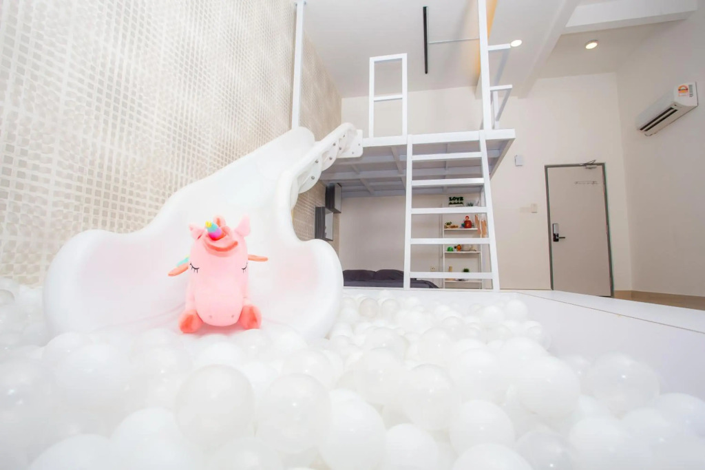 【Manhanttan Mount Austin】The Bubble Room - 6 pax