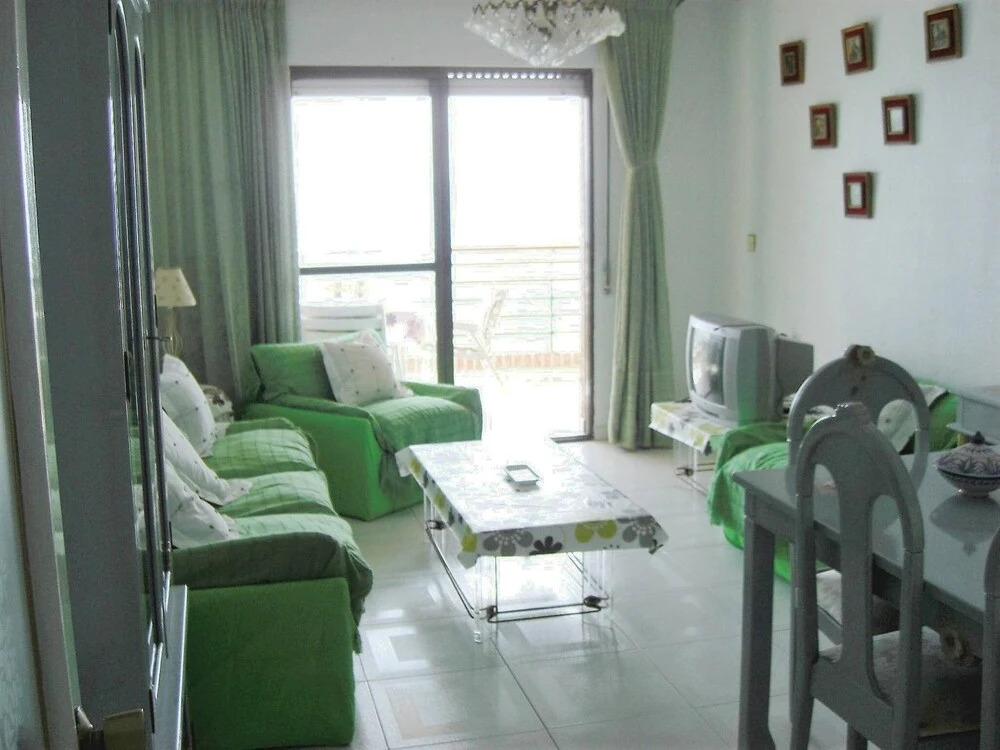 Authentic family apartment facing the sea