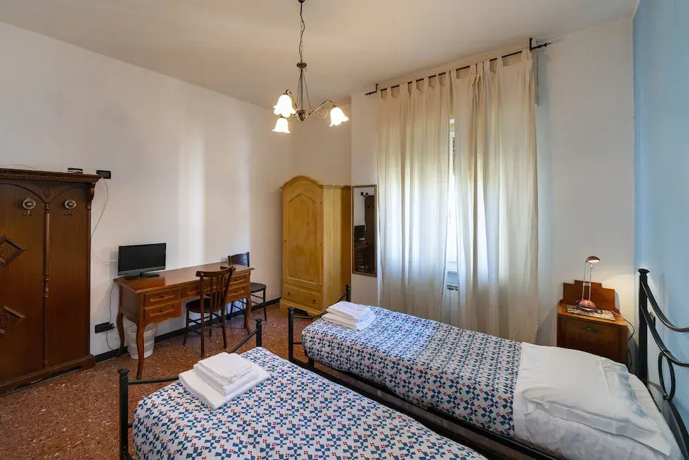 Lia Rooms 3