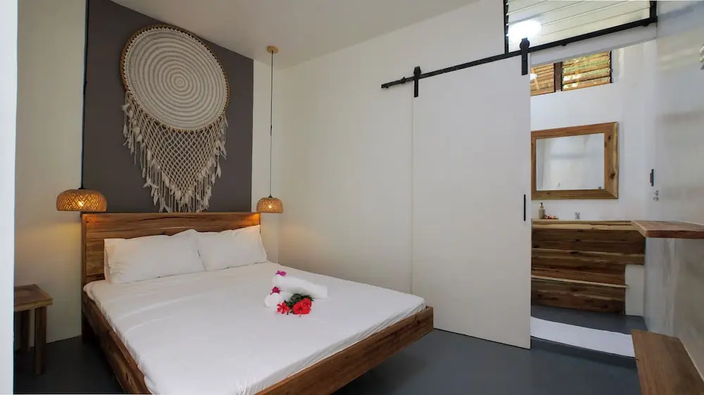 Sip Sunset Hostel and Lounge