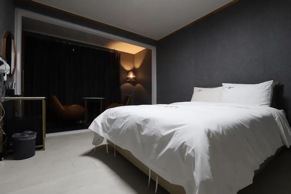Lost City Z Hotel