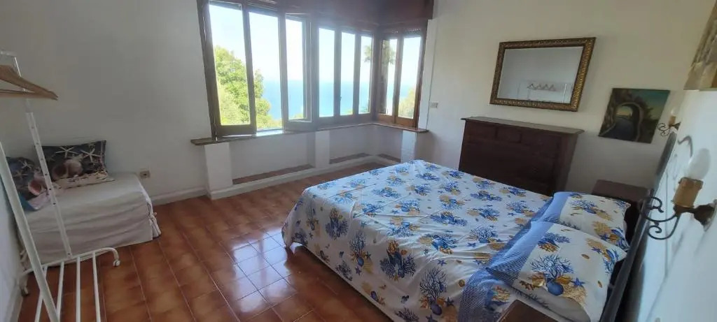 De Vivo Realty - Villa Cristina