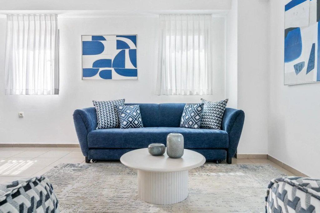 Beautiful 3 BDR Heart of JLM -Modern with Huge Balcony