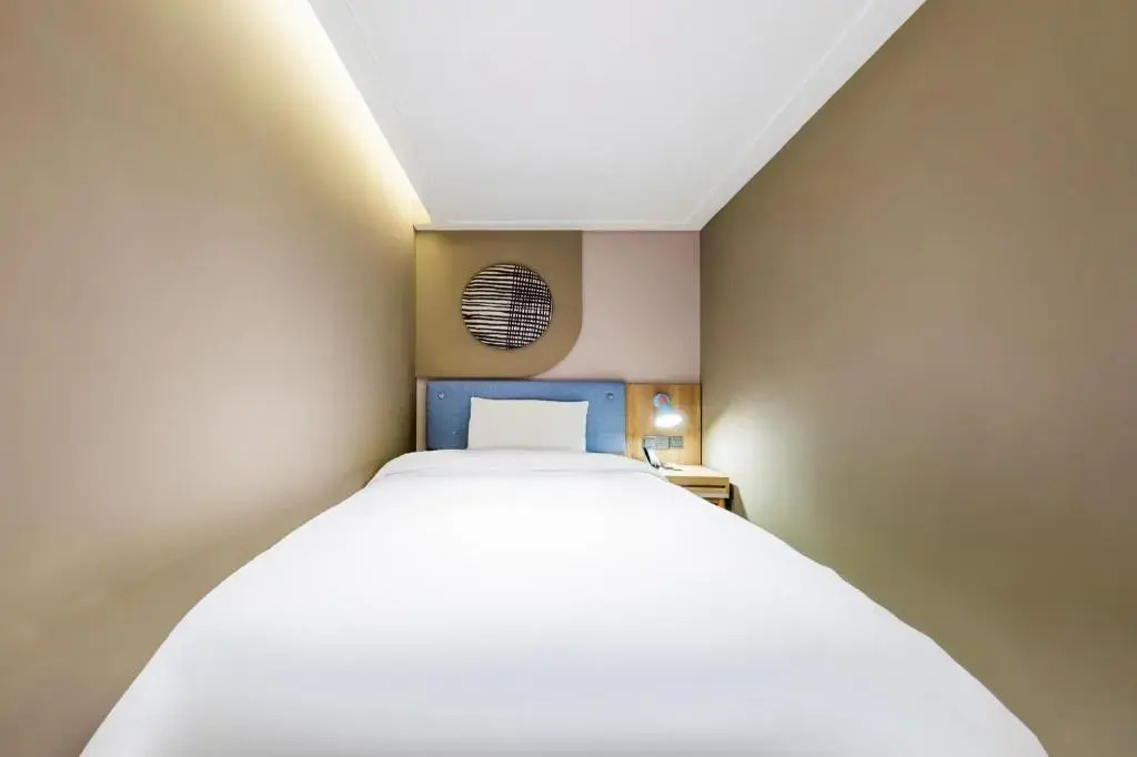 Home Inn (Guangzhou Jiefang Middle Road Gongyuanqian Metro Station)