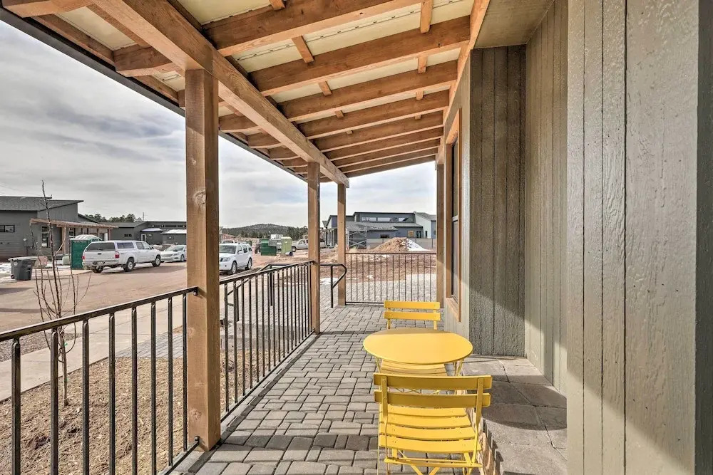 Modern Flagstaff Escape w/ Grill, 3 Mi to Downtown