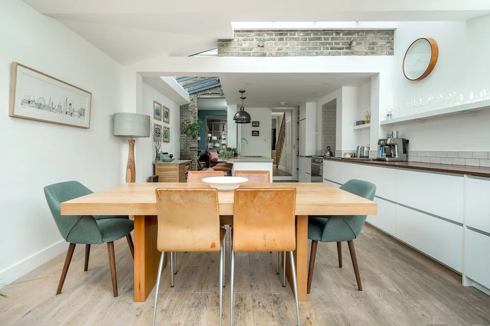 JOIVY Contemporary 2-Bed House W/ Private Garden