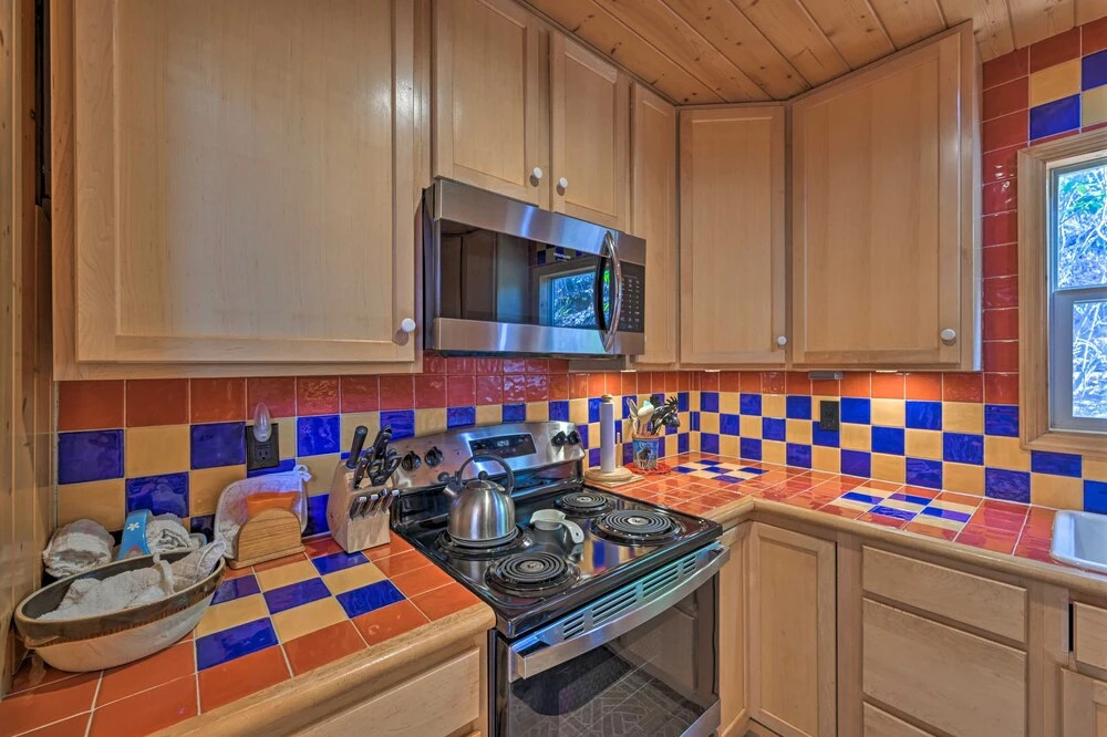 North Carolina Escape w/ Deck, Grill & Fire Pit!