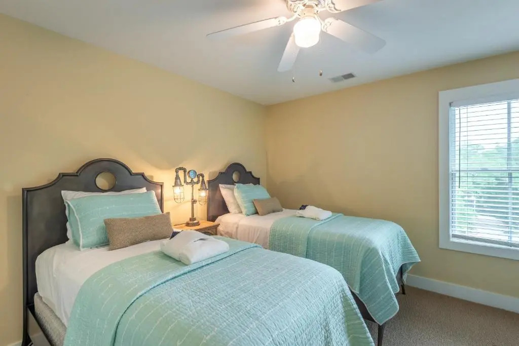New Listing -114A W Hudson Ave - Open Layout - Close to Everything