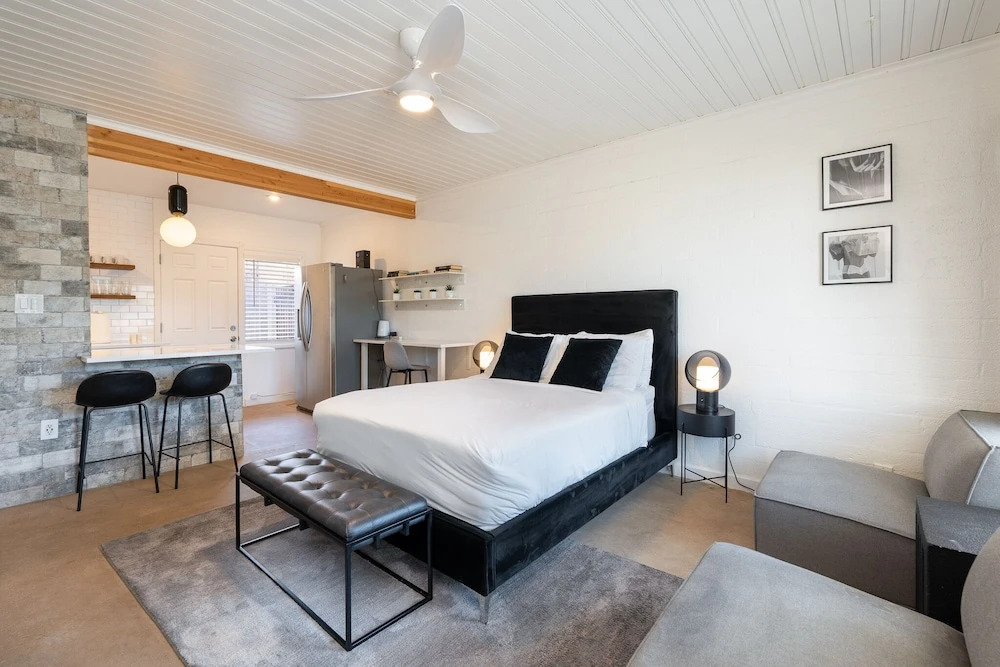 Ash & Ko Boutique Lodging