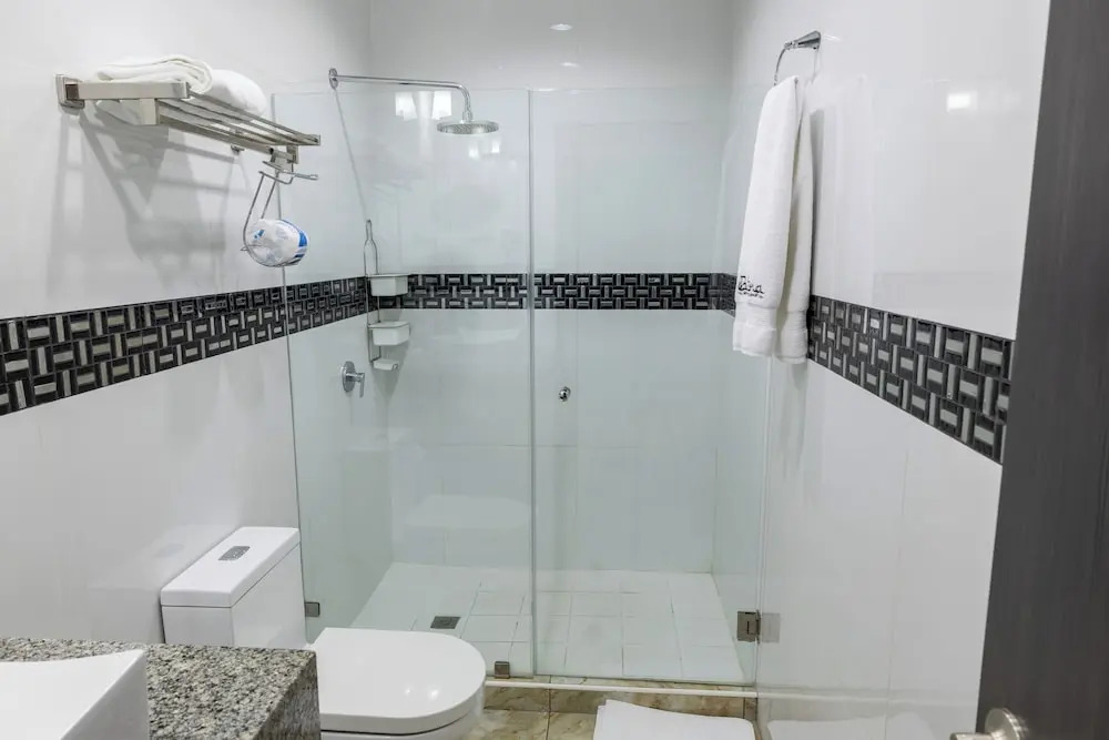 Basha Hotel & Restaurant