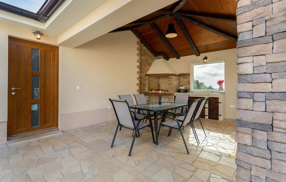 Beautiful Home In Kras