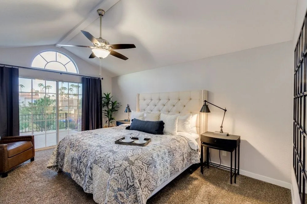 Waterfront w/ Heated Pool and a Paddle Boat in Gilbert! by Redawning