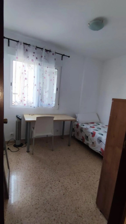 Habitación con cama doble, piso compartido en Avenida Blasco Ibáñez