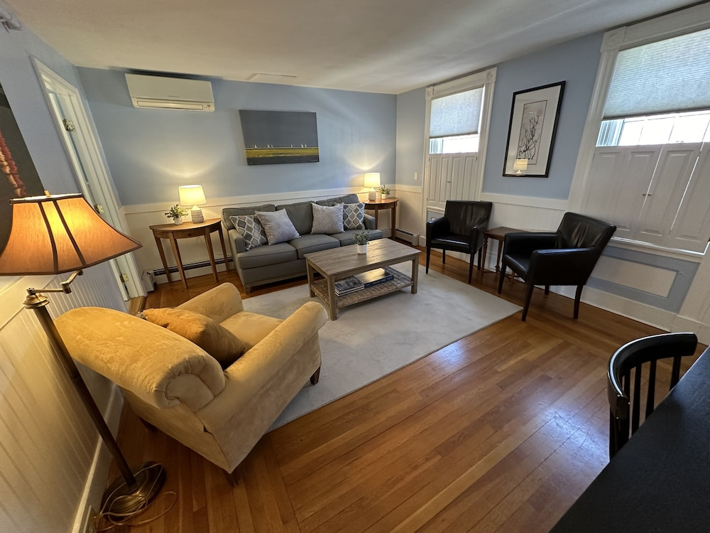 Large & Unique Two Bedroom Apartment Downtown #17 2 Apts