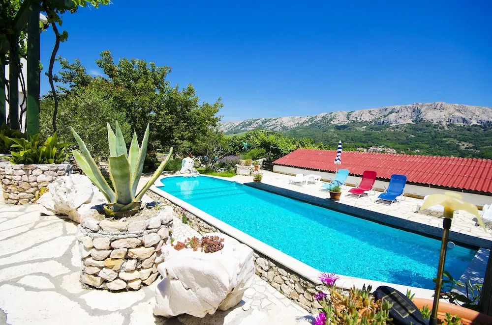 Apartments Mladen