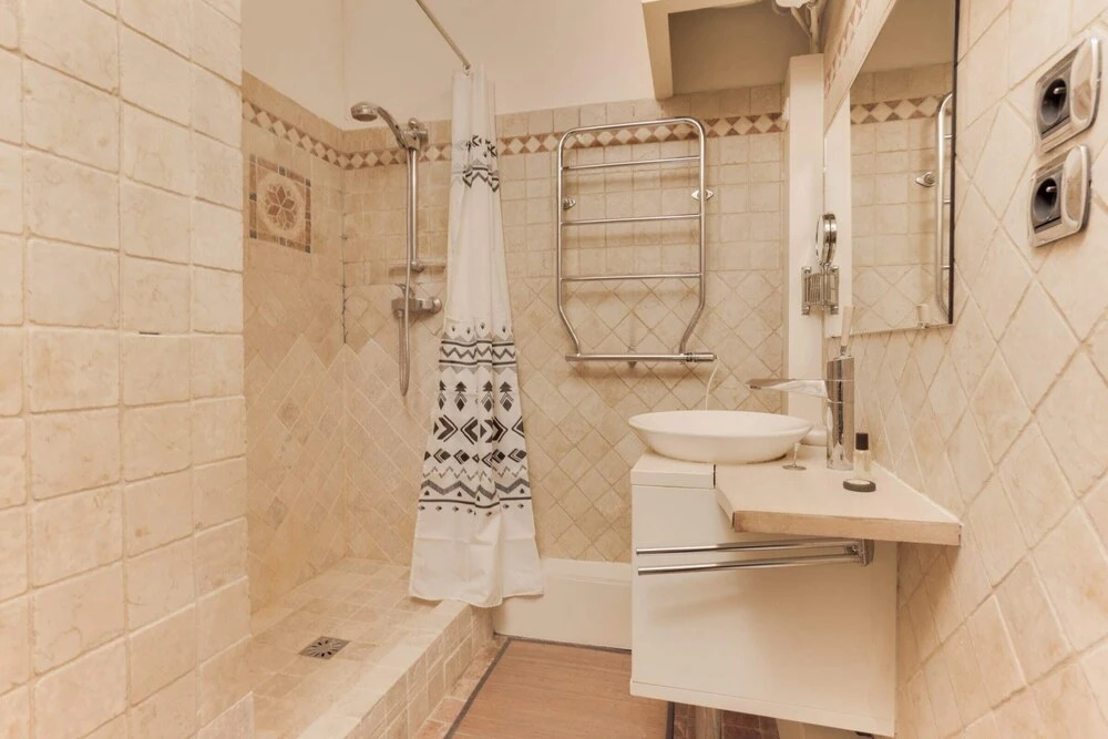 Artsy Flat for 2 Near Opera