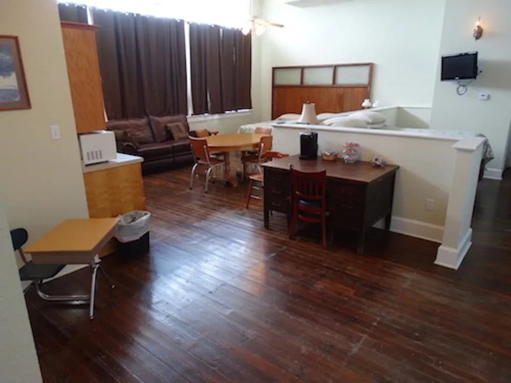 Davie School Inn