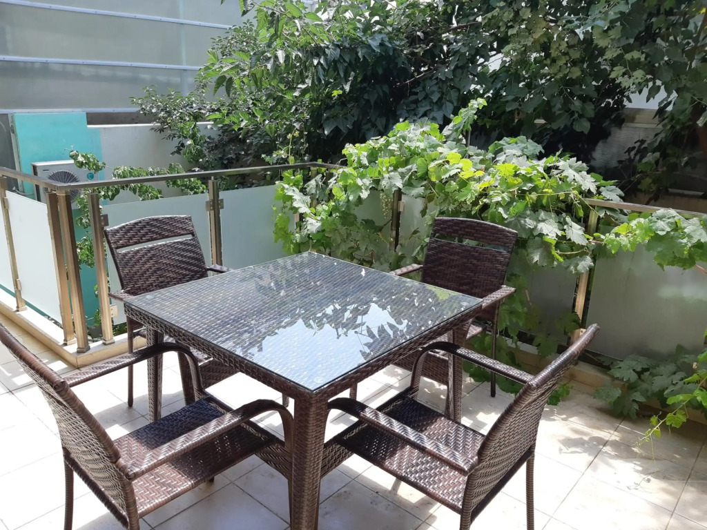 Charming 2 Bedroom Apartment near the Citys Biggest Mall