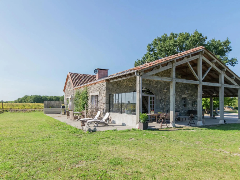 Mansion in Fargues with Pool and Garden