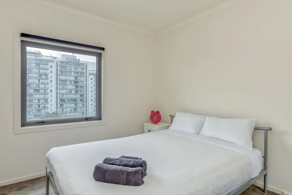 South Melbourne 2 Bed Parking