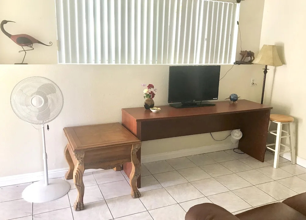 Entire 3 Bedrooms Guest House Close Beach Downtown