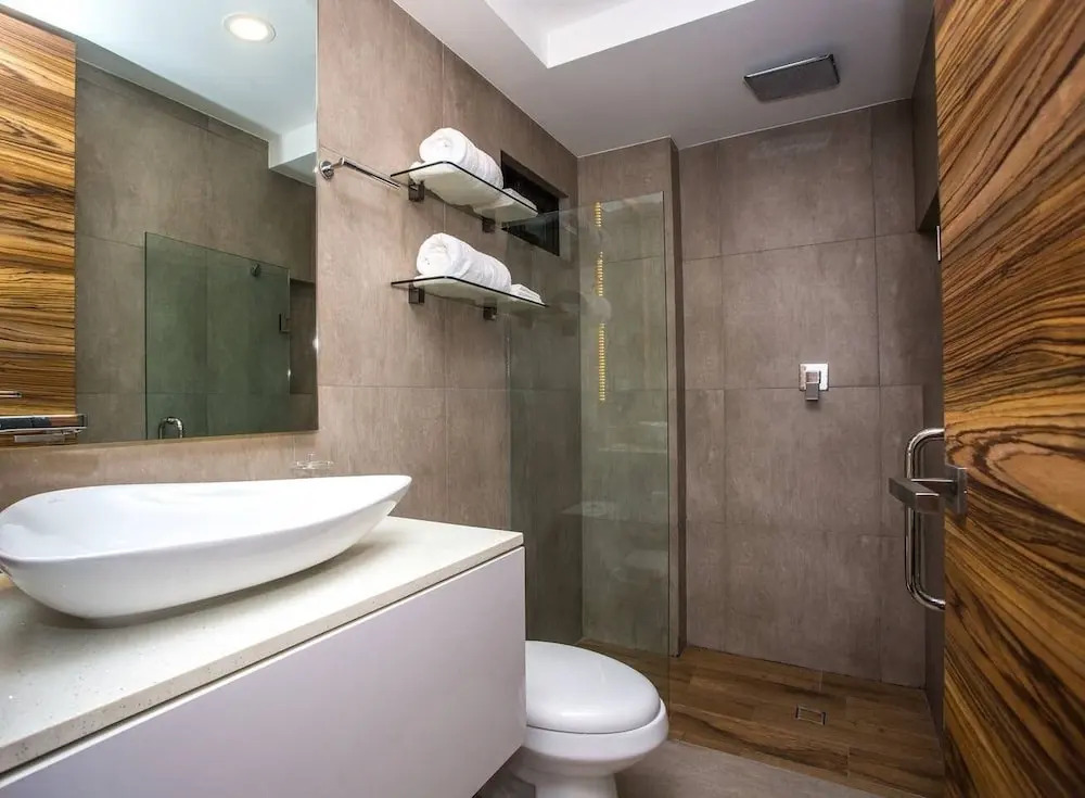Amazing 2BR Condo w/ Pool+views!! Dream Location!!