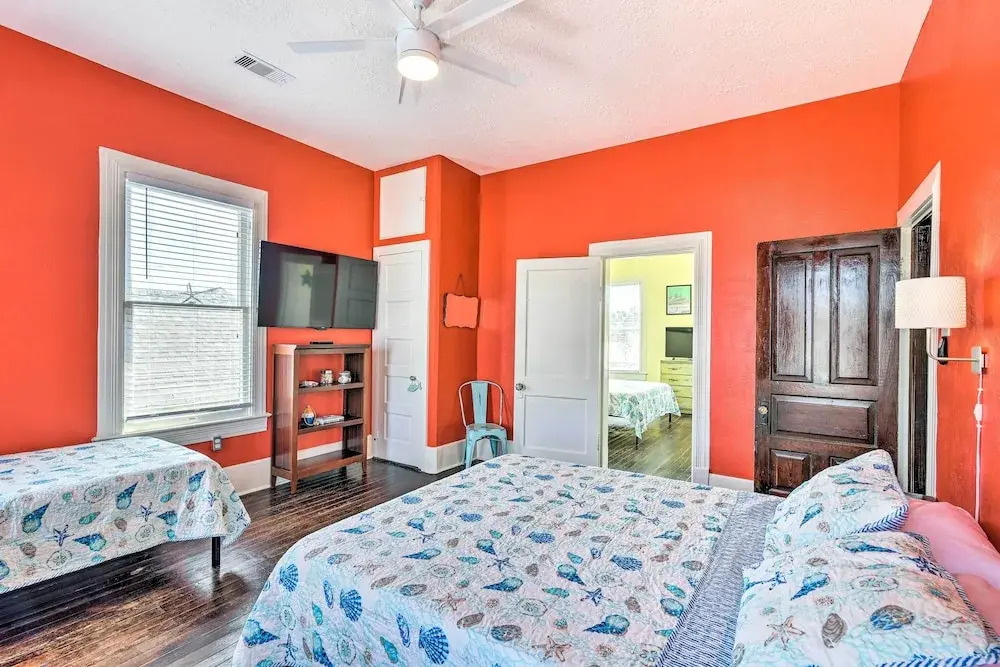Historic Galveston Hideaway, Walk to the Beach!