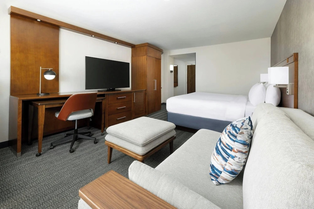 Holiday Inn Hotel Woodland Hills (Warner Ctr)