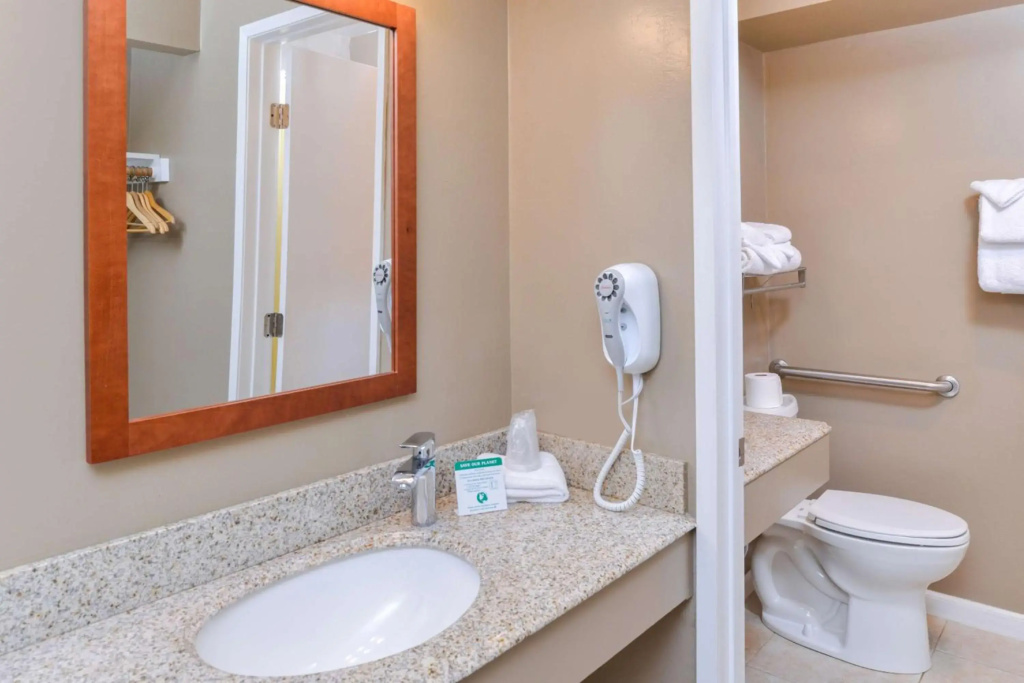Svendsgaards Lodge- Americas Best Value Inn & Suites
