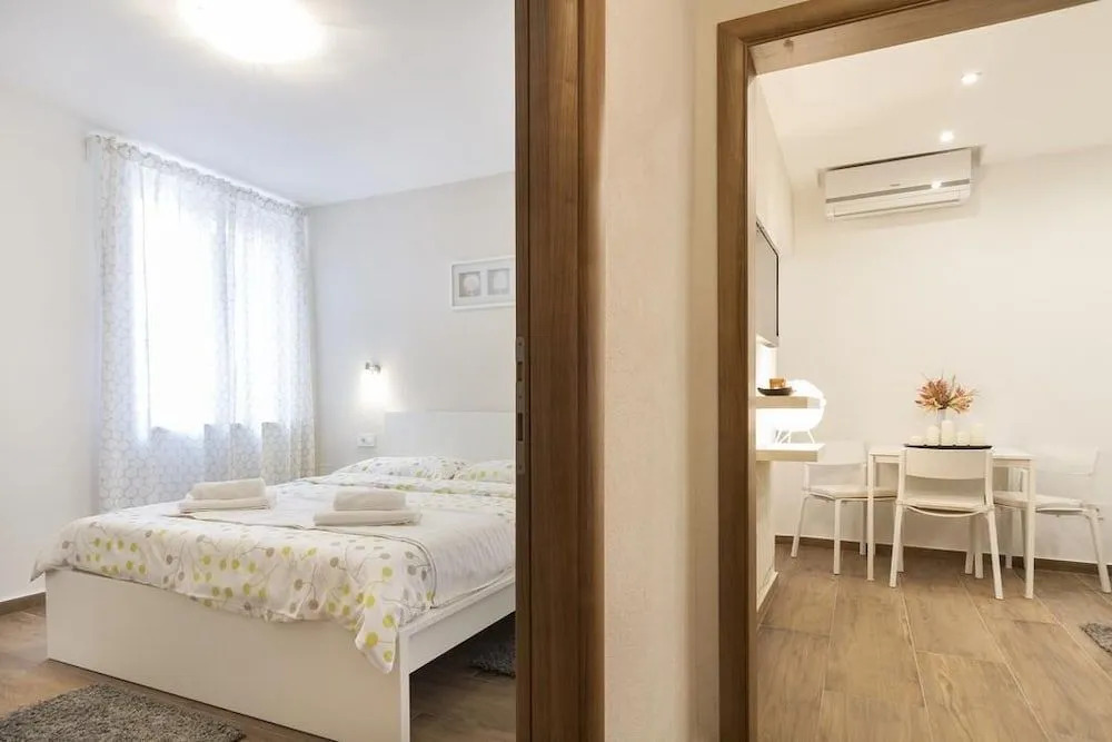 Apartments Elias