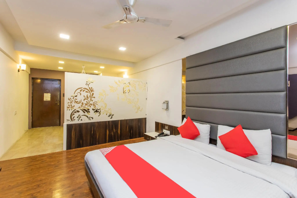 OYO 25042 Vikramaditya Hotel