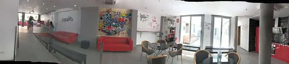 NEW ART BEACH HOSTEL- Albergue Juvenil
