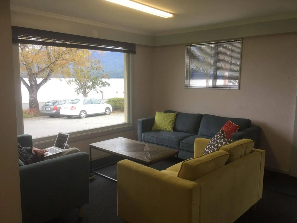 Te Anau Lakefront Backpackers
