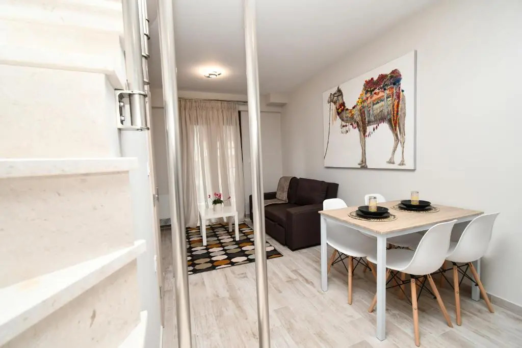 Comfy and stylish apt2